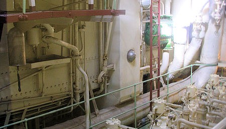 Машинное отделение научно-исследовательского судна Витязь