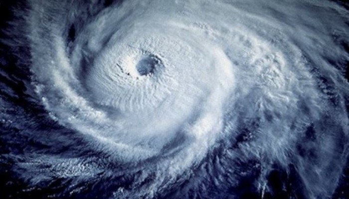 Вид из космоса на глубокий циклон